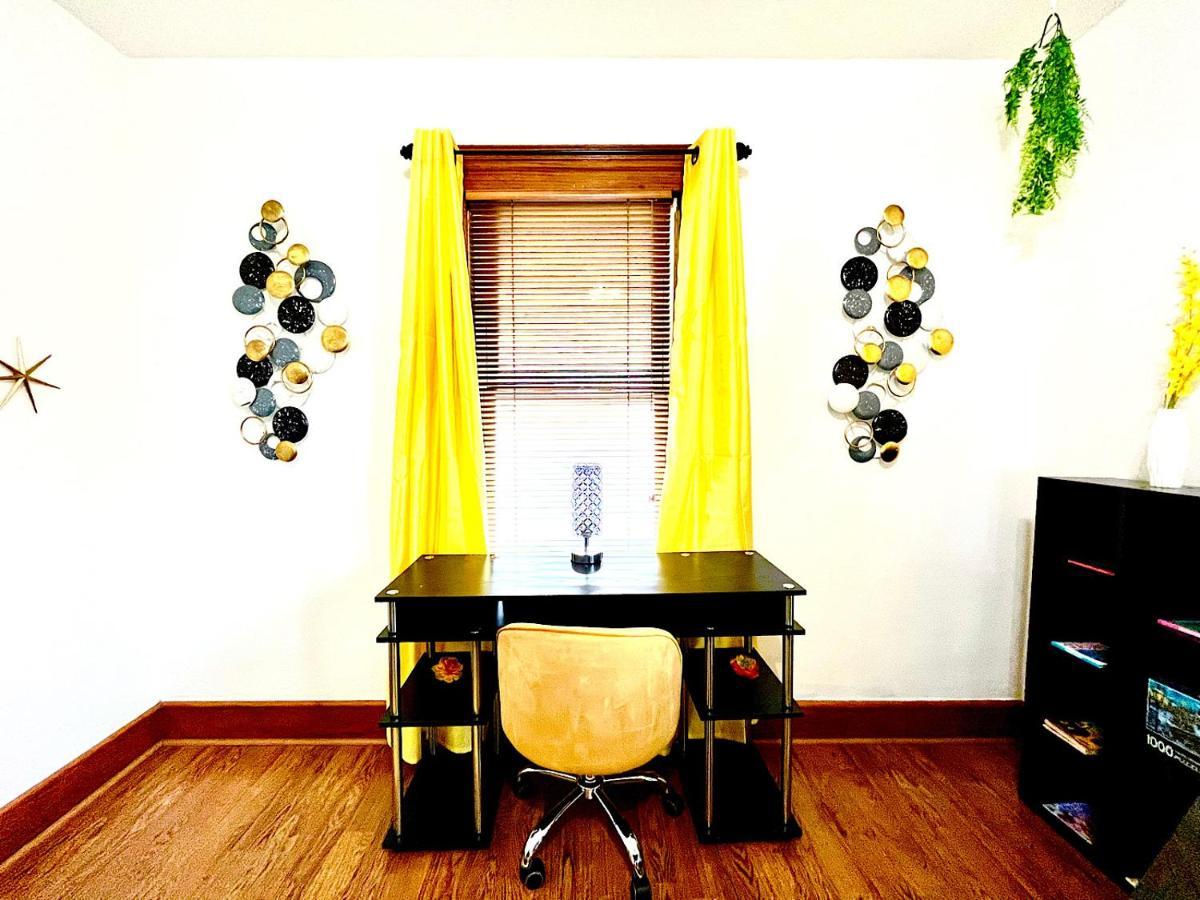 The Amber Retreat - Brooklyn Centre Comfort - Charming Space For Families, Couples & Business Travelers Near Downtown - With 300Mb Wifi, Parking & Self Check-In Cleveland Luaran gambar
