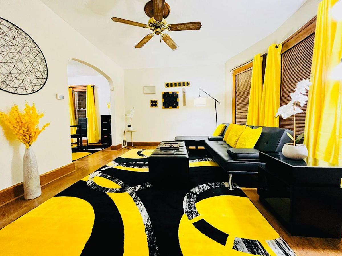 The Amber Retreat - Brooklyn Centre Comfort - Charming Space For Families, Couples & Business Travelers Near Downtown - With 300Mb Wifi, Parking & Self Check-In Cleveland Luaran gambar