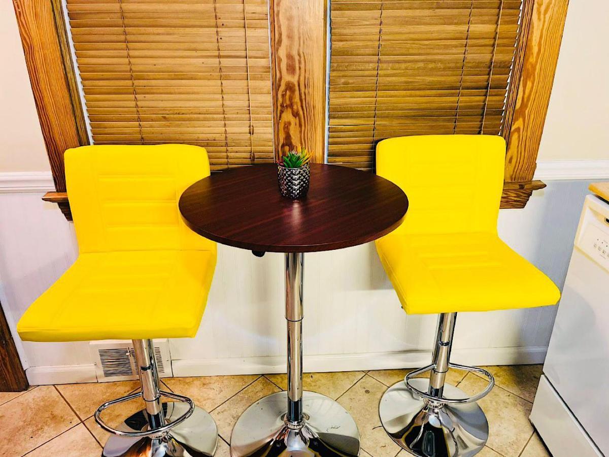 The Amber Retreat - Brooklyn Centre Comfort - Charming Space For Families, Couples & Business Travelers Near Downtown - With 300Mb Wifi, Parking & Self Check-In Cleveland Luaran gambar