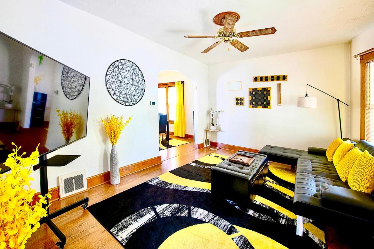 The Amber Retreat - Brooklyn Centre Comfort - Charming Space For Families, Couples & Business Travelers Near Downtown - With 300Mb Wifi, Parking & Self Check-In Cleveland Luaran gambar