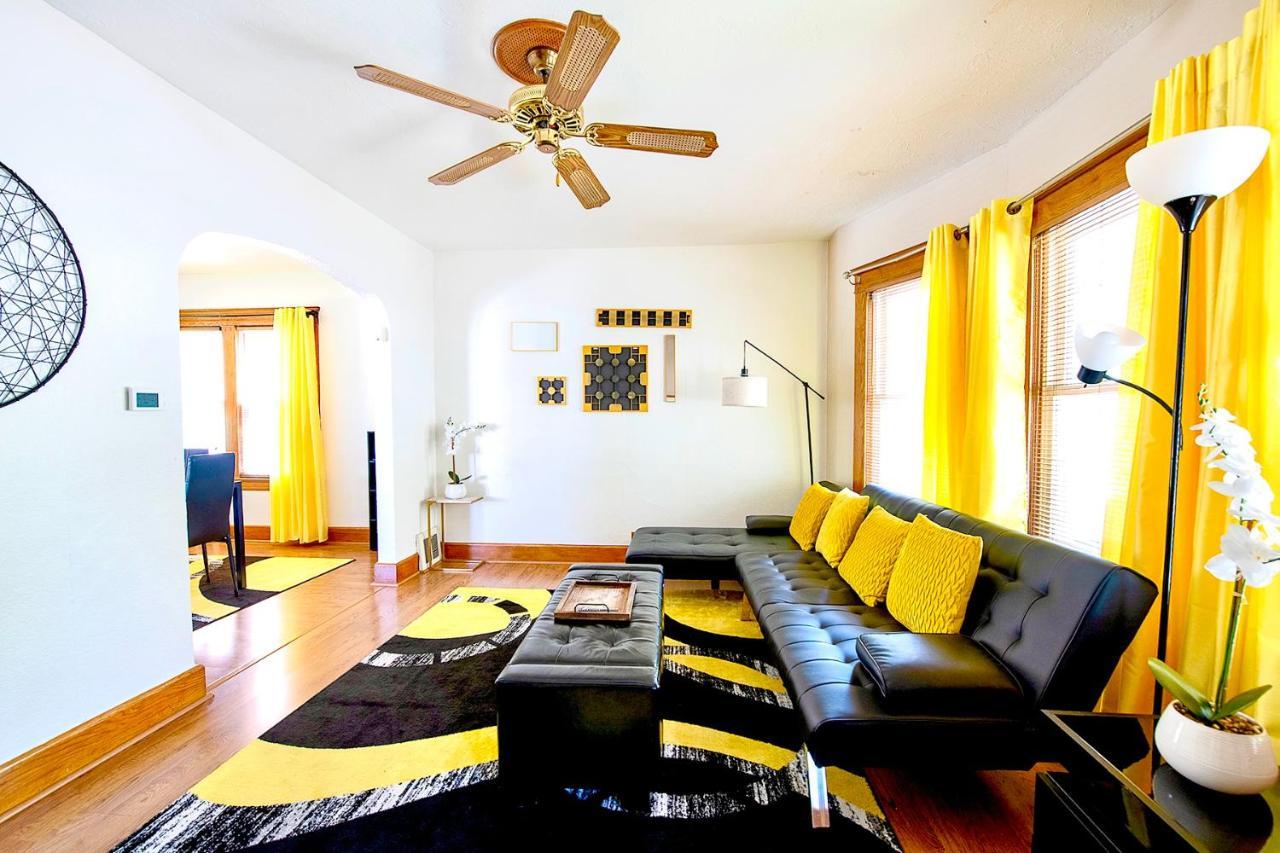The Amber Retreat - Brooklyn Centre Comfort - Charming Space For Families, Couples & Business Travelers Near Downtown - With 300Mb Wifi, Parking & Self Check-In Cleveland Luaran gambar