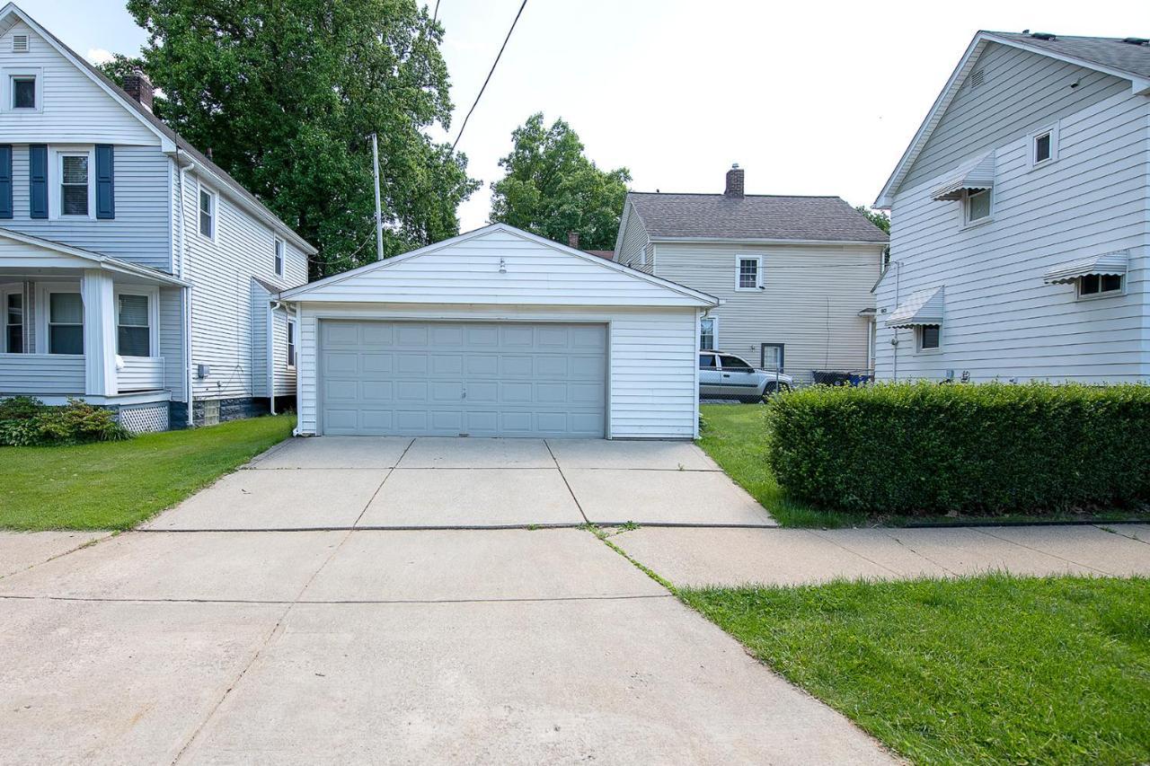 The Amber Retreat - Brooklyn Centre Comfort - Charming Space For Families, Couples & Business Travelers Near Downtown - With 300Mb Wifi, Parking & Self Check-In Cleveland Luaran gambar