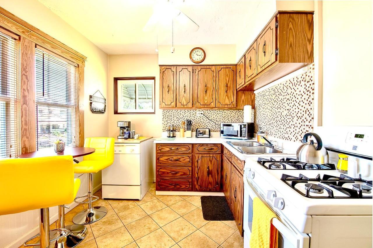 The Amber Retreat - Brooklyn Centre Comfort - Charming Space For Families, Couples & Business Travelers Near Downtown - With 300Mb Wifi, Parking & Self Check-In Cleveland Luaran gambar