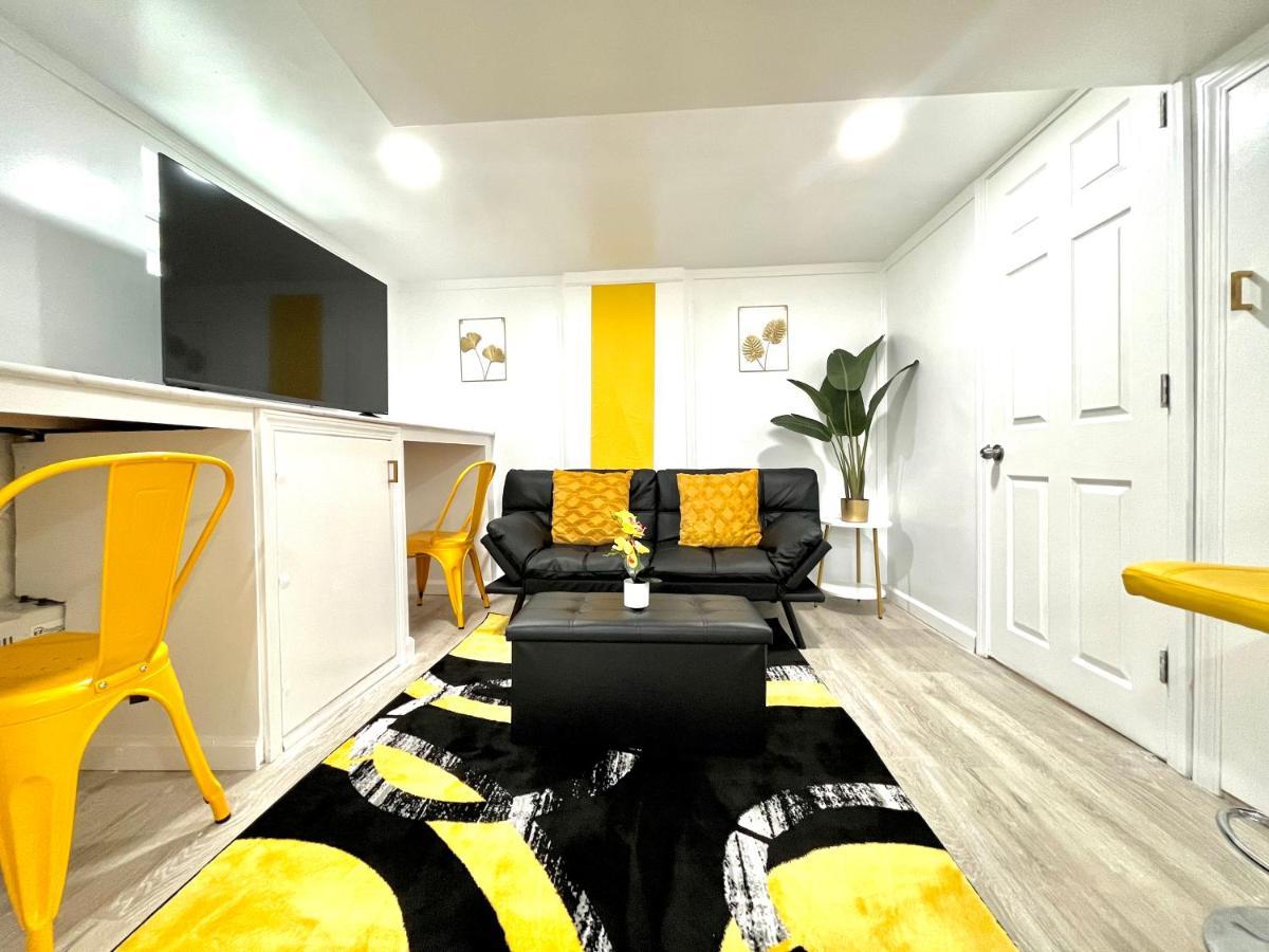 The Amber Retreat - Brooklyn Centre Comfort - Charming Space For Families, Couples & Business Travelers Near Downtown - With 300Mb Wifi, Parking & Self Check-In Cleveland Luaran gambar