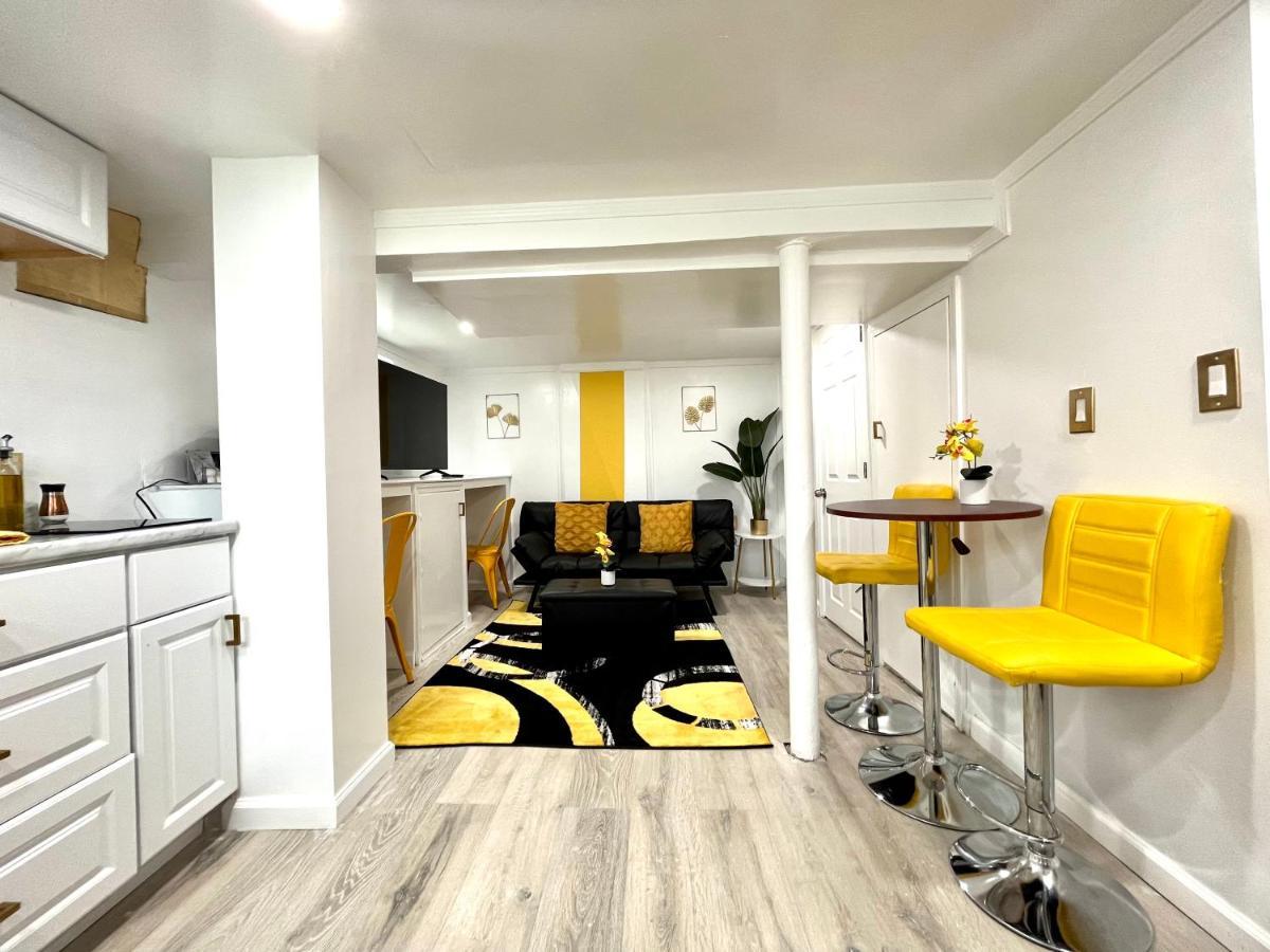 The Amber Retreat - Brooklyn Centre Comfort - Charming Space For Families, Couples & Business Travelers Near Downtown - With 300Mb Wifi, Parking & Self Check-In Cleveland Luaran gambar